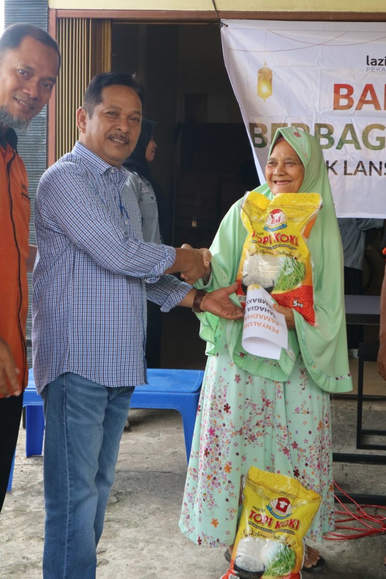 LAZISMU Pekanbaru Beri Bantuan 100 Paket Sembako Warga Tangkerang Utara
