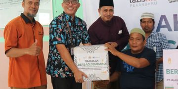 ASKRINDO Syariah Salurkan Zakat Korporasi Melalui LAZISMU Pekanbaru
