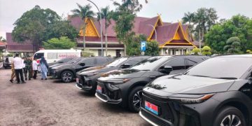 Jelang Lebaran, Petinggi di Riau Pakai Mobil Listrik Baru Seharga Rp1,3 Miliar