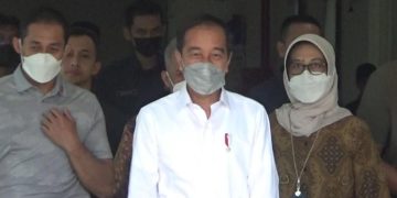 Walau Pernah dijuluki Fir’aun, Jokowi Tetap Jenguk Cak Nun yang masih dirawat di RS Sardjito