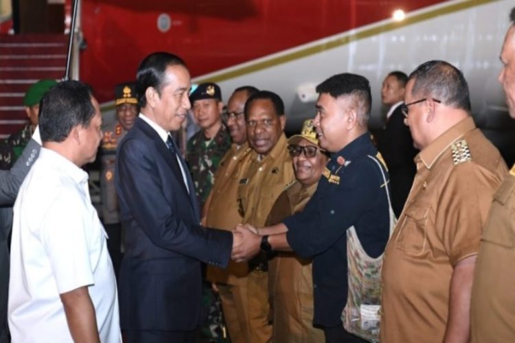 Jokowi Resmikan Bandara Ewer di Asmat: Percepat Mobilitas Barang dan Orang