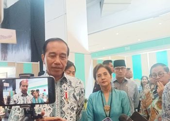 dihina Rocky Gerung, Respons Jokowi: Itu Hal Kecil, Saya Kerja Saja, Kata Gibran: Santai Saja