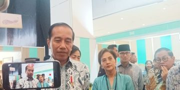 dihina Rocky Gerung, Respons Jokowi: Itu Hal Kecil, Saya Kerja Saja, Kata Gibran: Santai Saja