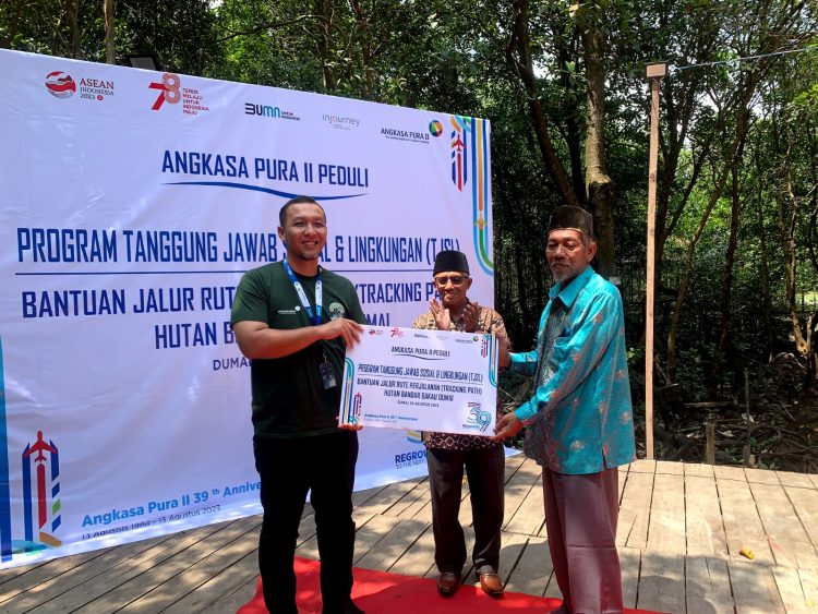 Dukung Pengembangan Wisata Berkelanjutan, Bandara Pekanbaru Revitalisasi Tracking Path di Hutan Bandar Bakau Dumai