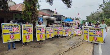 Berjuang Sampai Titik Darah Penghabisan, Masyarakat Okura Tutut Hak Kebun Plasma 20% dari PT. SIR