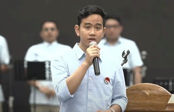 Orasi Cawapres Gibran : Pak Prabowo Tenang Saja, Saya Sudah Ada di Sini