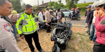 Hati – hati Kalau mau Nyalip Minibus, seorang Pengendara Motor di Padang Panjang Tewas