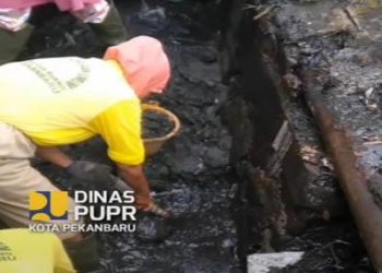 Cegah Banjir, PUPR Maksimalkan Upaya Normalisasi Drainase Jalan Kota di Pekanbaru