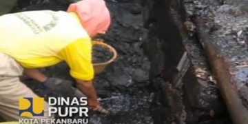 Cegah Banjir, PUPR Maksimalkan Upaya Normalisasi Drainase Jalan Kota di Pekanbaru