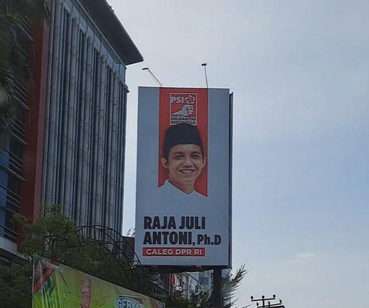 Raja Juli Antoni : Heran Mengapa Baliho PSI di sejumlah Daerah dipertanyakan