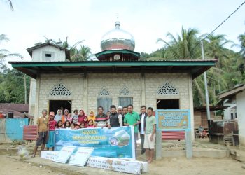 Di atas Air di bawah Air