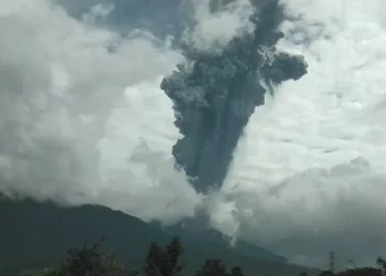 Gunung Marapi Bukittinggi Meletus, Terdengar Ledakan hingga Getaran