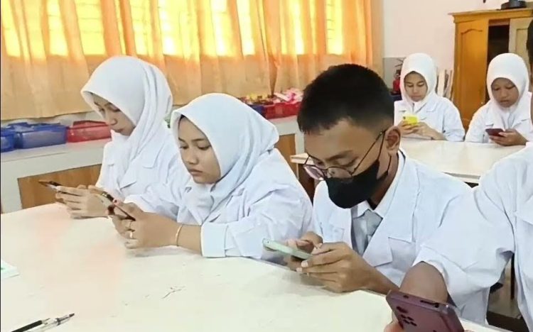 MODEL PEMBELAJARAN KECERDASAN BUATAN (ARTIFICIAL INTELLIGENCE) : IMPLEMENTASI, DAN TANTANGAN DALAM MEMBANTU MEWUJUDKAN PENDIDIKAN ABAD 21