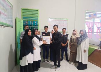 MTs Muhammadiyah  01 Gandeng LAZISMU Pekanbaru Salurkan infak Siswa untuk Korban Banjir di Riau
