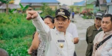 Pantau Banjir, Pj Walikota Pekanbaru Imbau Warga Bersihkan Parit