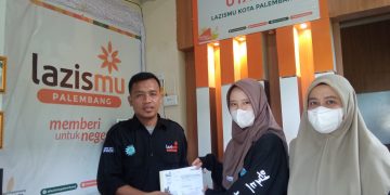 Cahaya Harapan di Tengah Kesulitan : LAZISMU Palembang Berikan Beasiswa Sang Surya untuk Mahasiswa Berprestasi