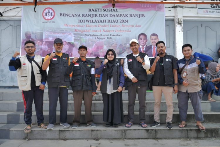 Kolaborasi IDI Riau -FOZ Riau – LAZISMU Pekanbaru Membantu Penyintas Banjir di Pekanbaru