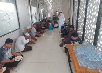 Tradisi Makan Bersama di Masjid Ar Rofiah Ilyas Lassik Berlanjut Setiap Jumat Seusai Shalat Berjamaah