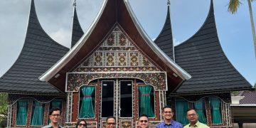 Pekanbaru diihiasi Rumah Gadang Baru Milik Basrizal Koto
