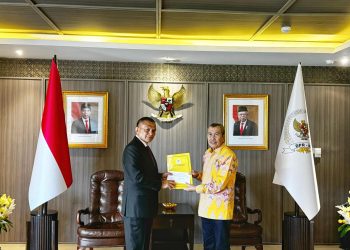 Syah ! H Syamsuar Terima Mandat Resmi dari DPP Golkar Maju Pilkada Gubernur Riau