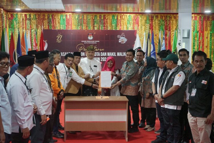 Last Minute Intsiawati Ayus – Taufik Arrakhman ke KPU, untuk Daftar Calon Walikota – Wakil Walikota Pekanbaru