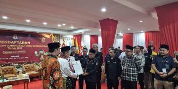 Hari Pertama, Bawaslu Riau Awasi Pendaftaran Bapaslon Syamsuar-Mawardi Saleh