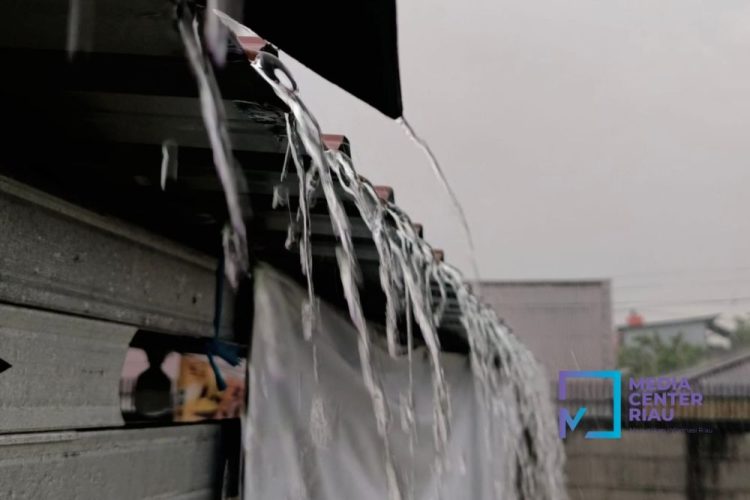 BMKG: Waspadai Hujan Disertai Petir di Beberapa Wilayah Riau pada 27 September 2024