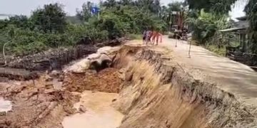 Jalan Lintas Rengat-Tembilahan Longsor, Dinas PUPR-PKPP Riau Turunkan Tim