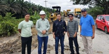 Jalan Perawang-Siak Rusak Parah, DPRD Riau Tinjau Langsung untuk Percepatan Perbaikan