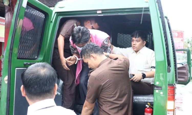 Kejari Rohul Tahan Kades Kepenuhan Baru Dugaan Korupsi PADes