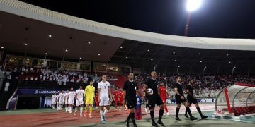 Foto Wasit Ahmed Al-Kaf Dikawal Polisi Usai Pimpin Laga Bahrain Vs Indonesia