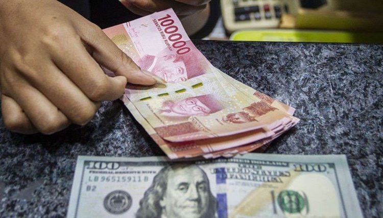 Rupiah Turun jelang Rilis Data Inflasi AS
