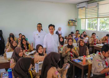 Tinjau Program Makan Bergizi Gratis, Gibran: Super Lengkap