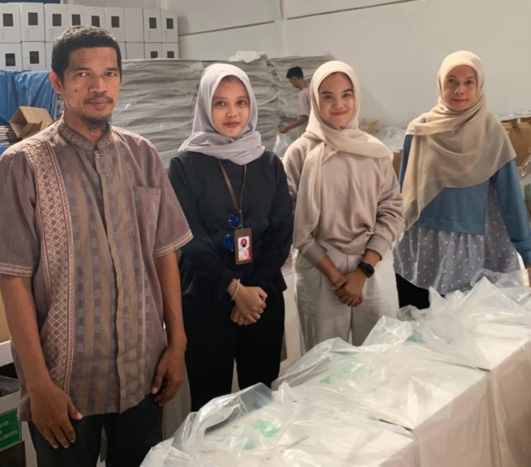 Pengesetan Logistik Pilkada oleh PPS Kelurahan Kampung Tengah