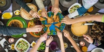 Hadits Makan Minum dengan Tangan Kanan, Bukan Tangan Kiri