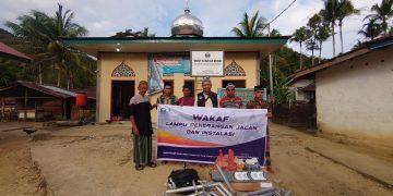 Tabrak Batu, Sampan Pecah, Al Quran dan Lampu Masjid Selamat