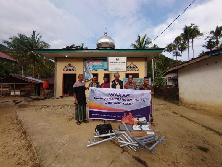 Tabrak Batu, Sampan Pecah, Al Quran dan Lampu Masjid Selamat