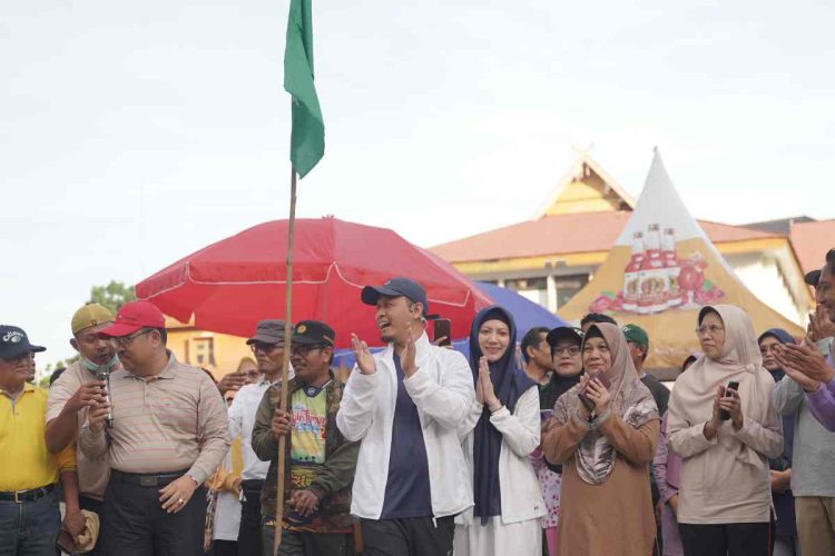Jalan Sehat Milad ke-112 Muhammadiyah di Pekanbaru, Agung dan Markarius Tegaskan Dukungan untuk Umat