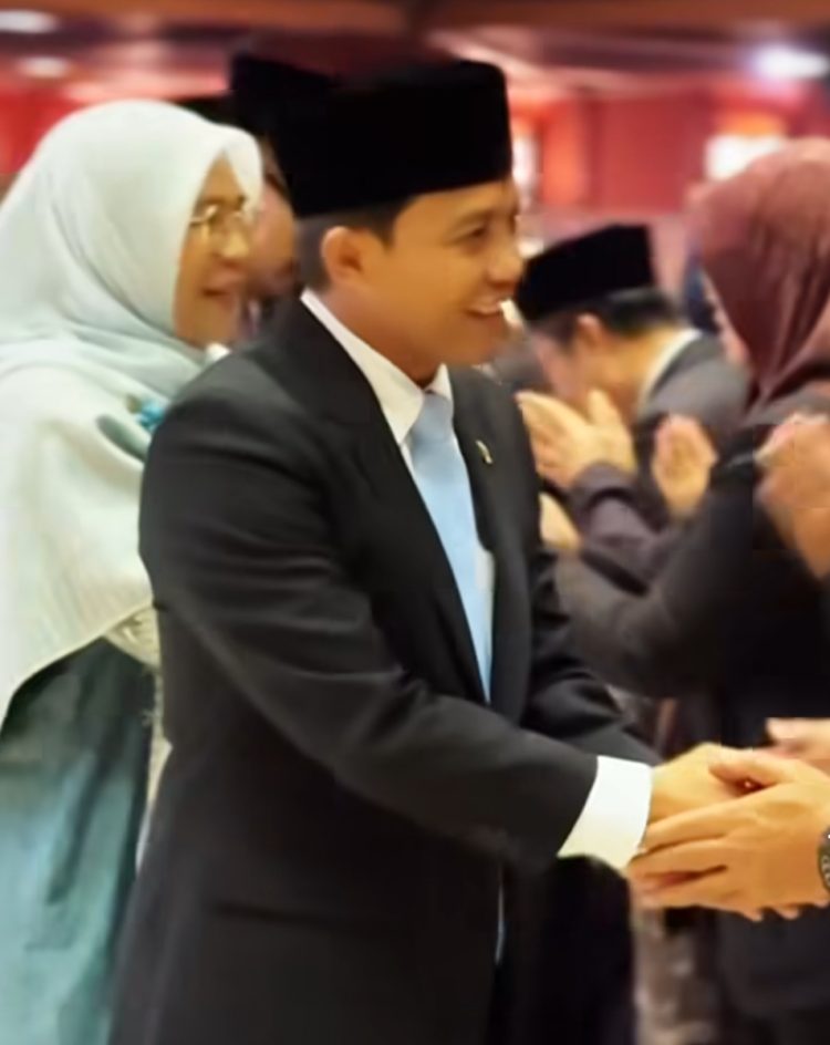 MenHut Raja Juli Antoni Lantik puluhan Pejabat Kementrian Kehutanan