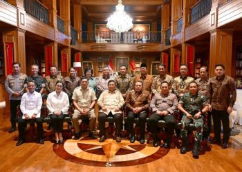 Presiden Prabowo Subianto Menggelar Rapat Terbatas, MenHut Raja Juli Antoni Turut Hadir