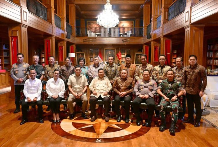 Presiden Prabowo Subianto Menggelar Rapat Terbatas, MenHut Raja Juli Antoni Turut Hadir