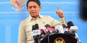 MenHut Raja Juli Antoni Cabut izin 18 Perusahaan, …