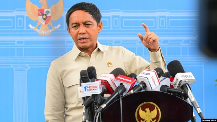 MenHut Raja Juli Antoni Cabut izin 18 Perusahaan, …