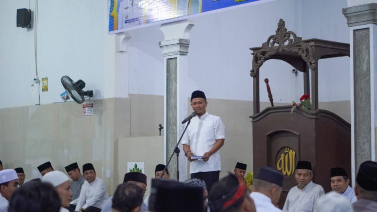 Walikota Pekanbaru Bagi – bagi Umrah untuk Guru – guru