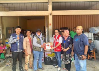 PMI Riau Turun ke Lokasi Banjir Rumbai, Bantu Warga Setempat