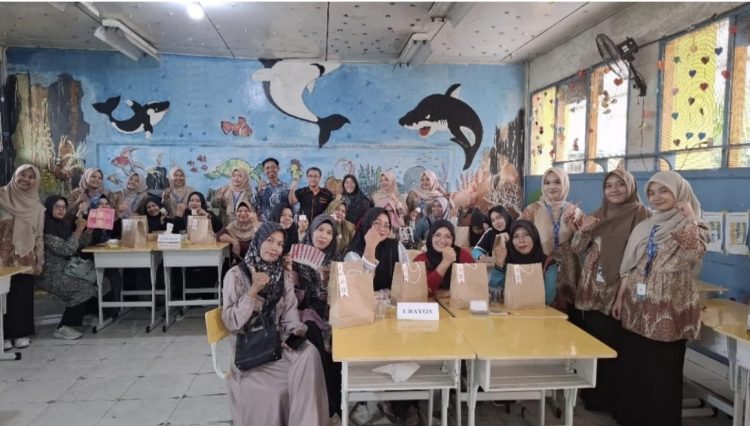 Dari Limbah Menjadi Karya : Mahasiswa PPG Calon Guru Gelombang 2 Universitas Riau