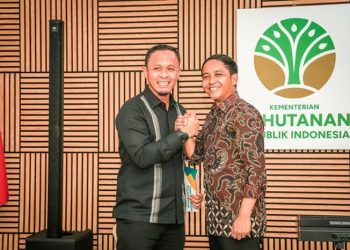 Raja Juli Antoni Apresiasi Walikota Agung Nugroho, Tertibkan Baliho di Pekanbaru