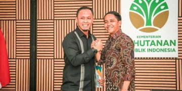 Raja Juli Antoni Apresiasi Walikota Agung Nugroho, Tertibkan Baliho di Pekanbaru