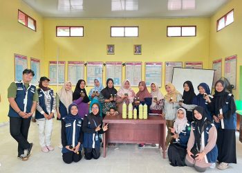 Mahasiswa KKN UIN Suska Riau Adakan Pelatihan Pembuatan Sabun Cuci Piring dari Jeruk Nipis dan Daun Pandan