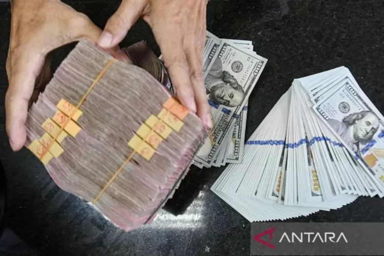 Rupiah melemah dipengaruhi sejumlah kebijakan pemerintah
